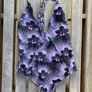 Acacia Venezuela full piece in modern pacific